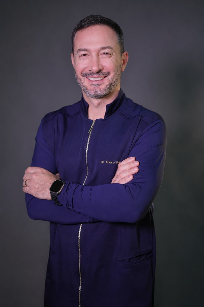 Dr. Álvaro Volpato, fundador da clínica